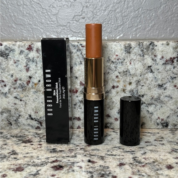 Bobbi Brown Warm Walnut Foundation Stick - Picture 2 of 7